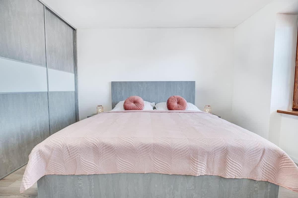 Nitra Castle Suite - Modern Elegance & Serenity Bagian luar foto